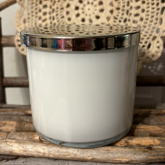 NEW GOOSE CREEK SNOW DAY FARMHOUSE 3 WICK SCENTED CANDLE - Picture 4 of 9